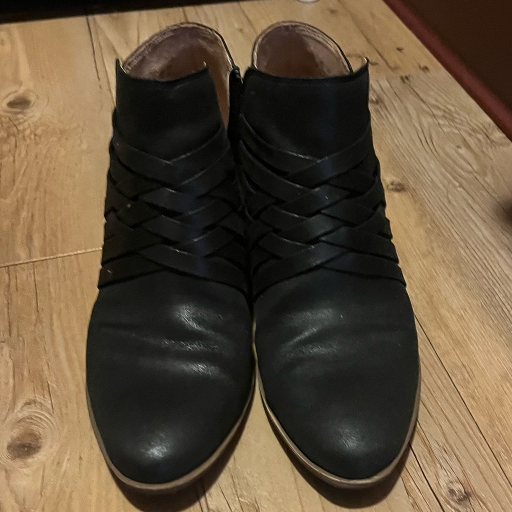 Black booties, small heel, ankle boots